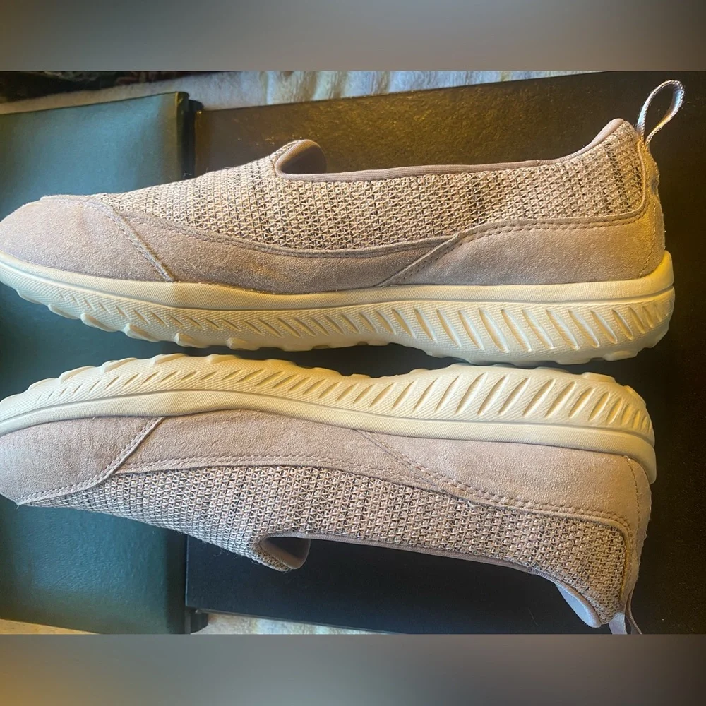 Skechers 9 Air-cooling memory foam classic fit  Slip-On Lavender fabric & suede - Picture 3 of 5